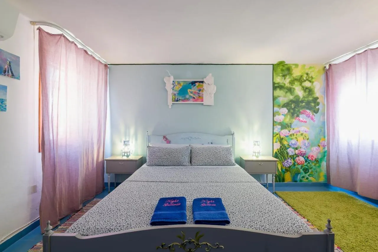Night Galleria Holiday Home - Bed & Art In Burano - The Pink House 0*,
