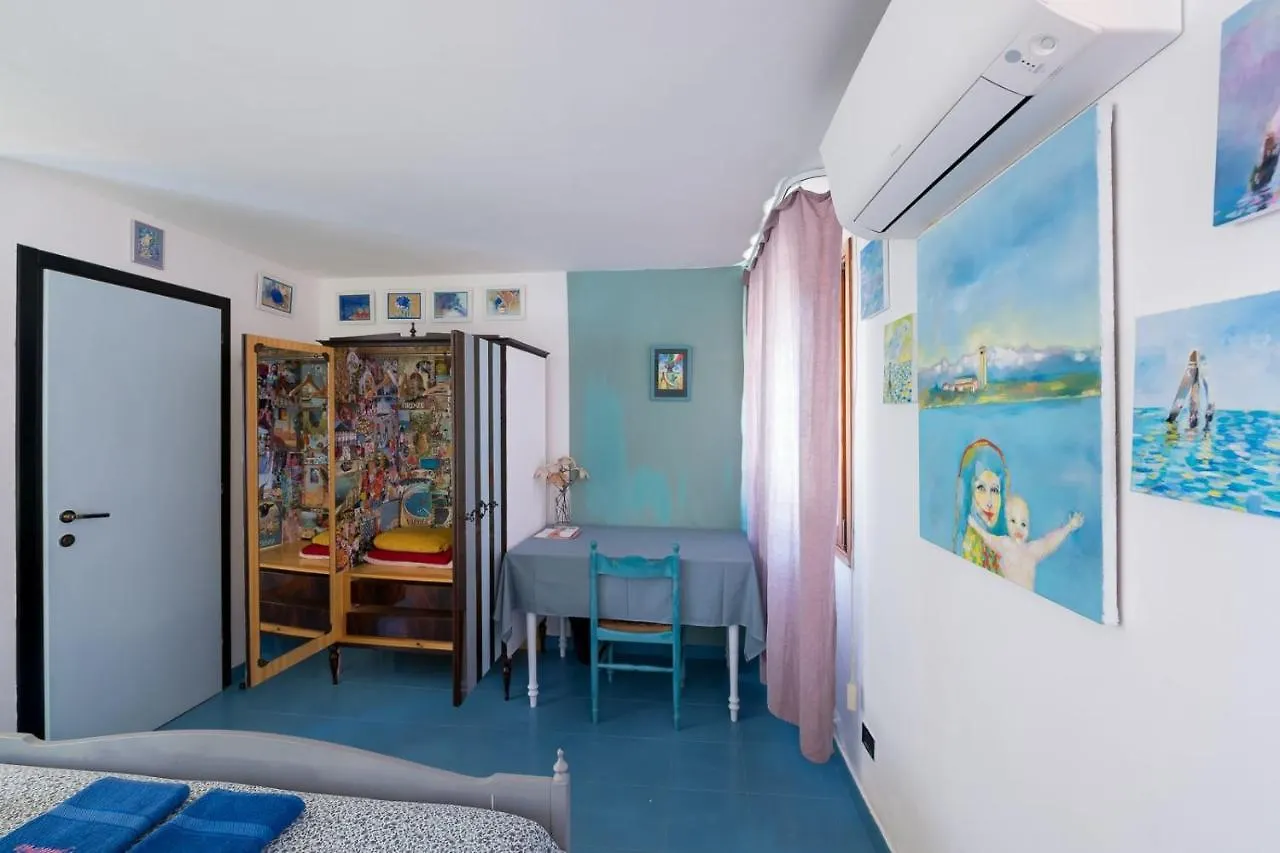 Night Galleria Holiday Home - Bed & Art In Burano - The Pink House