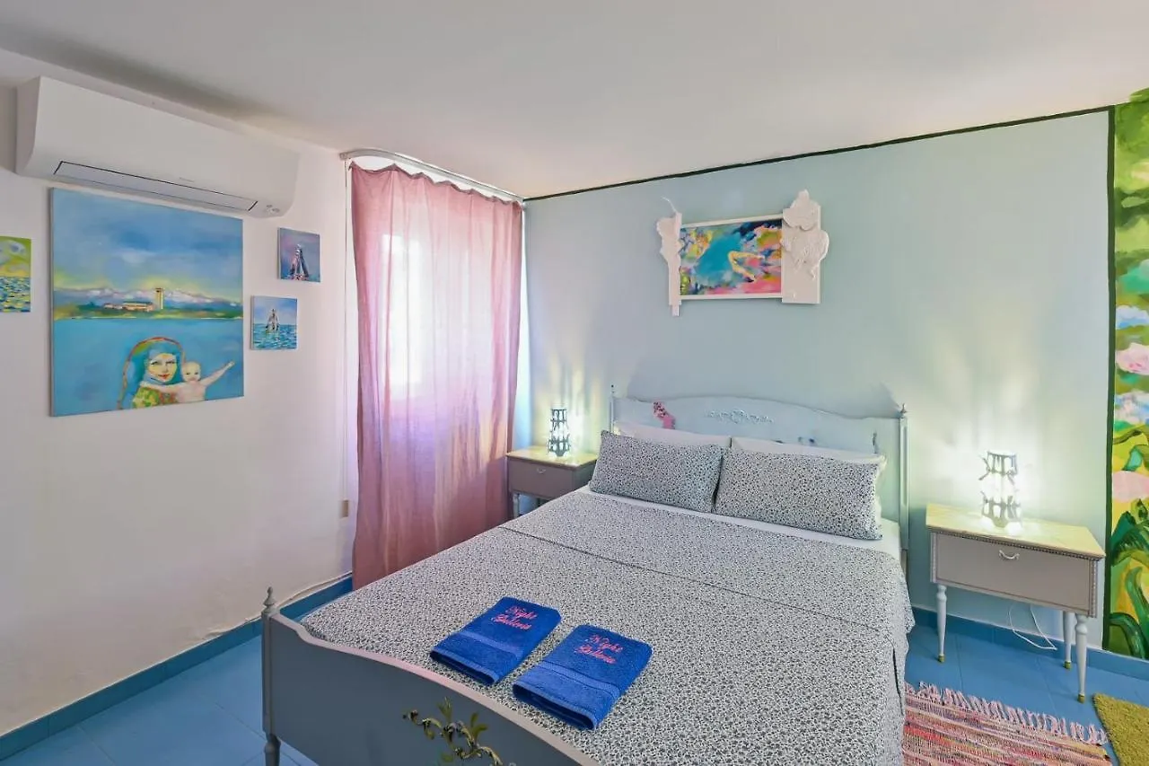 Night Galleria Holiday Home - Bed & Art In Burano - The Pink House