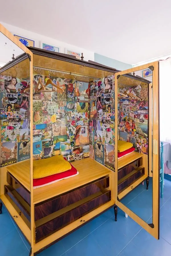 Night Galleria Holiday Home - Bed & Art In Burano - The Pink House