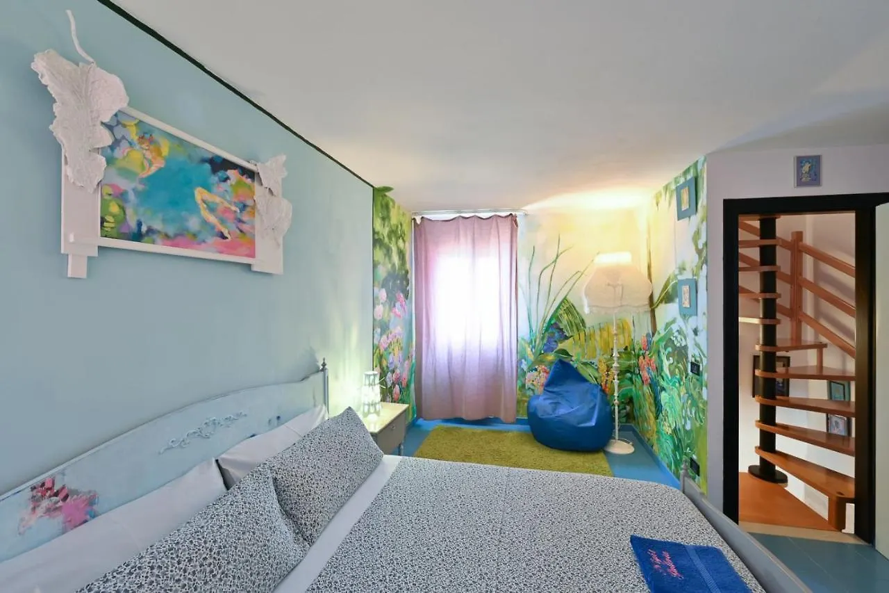 Night Galleria Holiday Home - Bed & Art In Burano - The Pink House 0*,