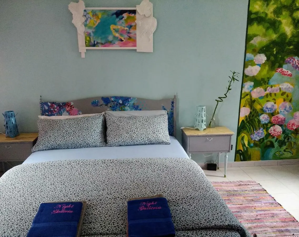 Night Galleria Holiday Home - Bed & Art In Burano - The Pink House Italy